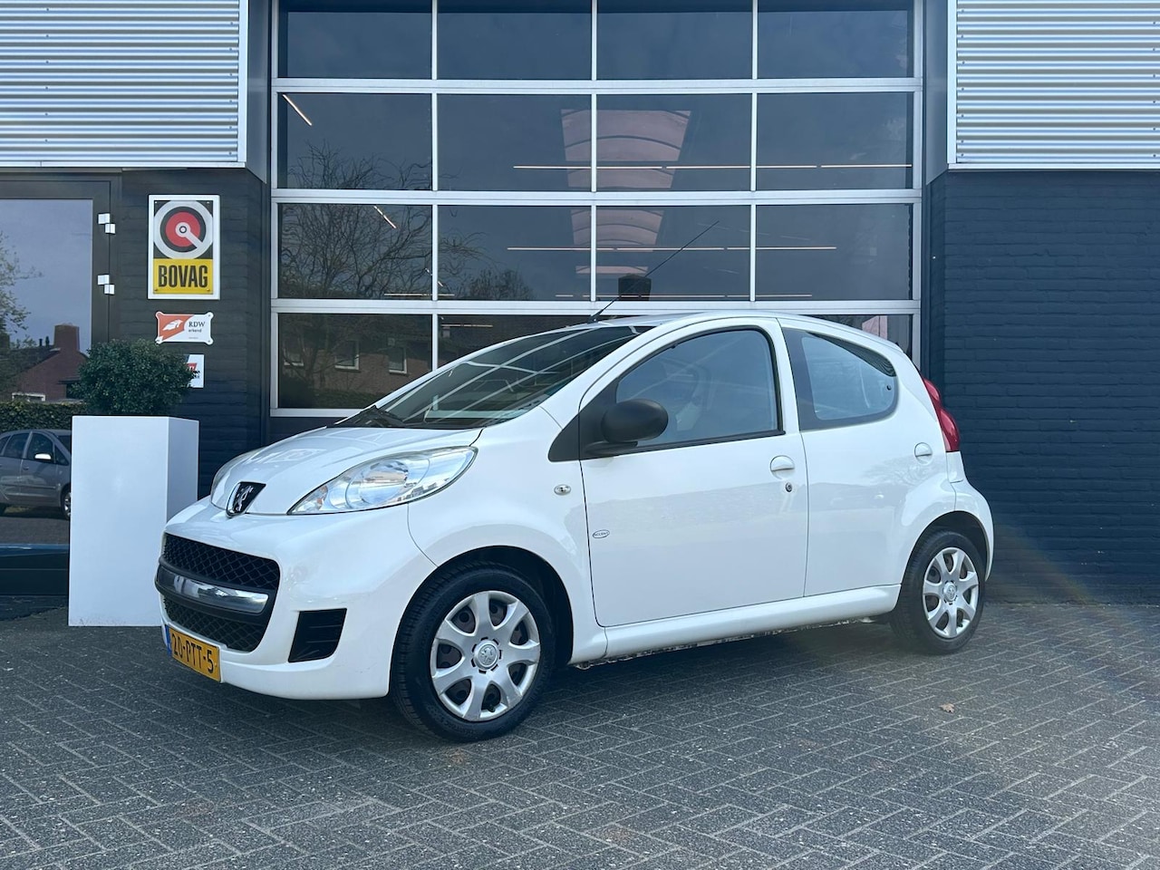 Peugeot 107 - 1.0-12V Accent 1.0-12V Accent, Airco, Radio, 5 drs, NAP - AutoWereld.nl