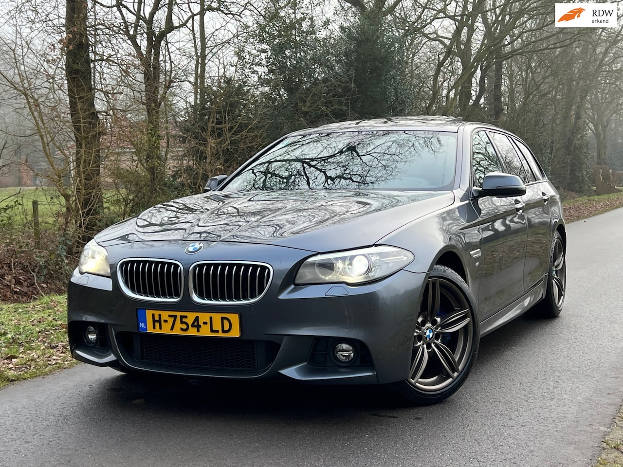 BMW 5-serie Touring - 530xd High Executive | M-Pakket + Pano + Camera + Trekhaak Nu € 14.975,-!!! - AutoWereld.nl