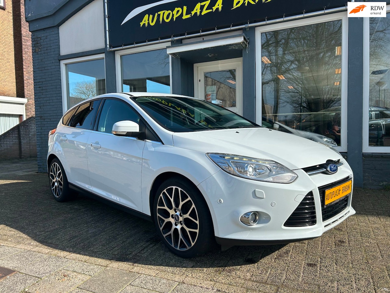 Ford Focus - 1.6 EcoBoost Titanium / CLIMAT / CRUISE / 180 PK - AutoWereld.nl