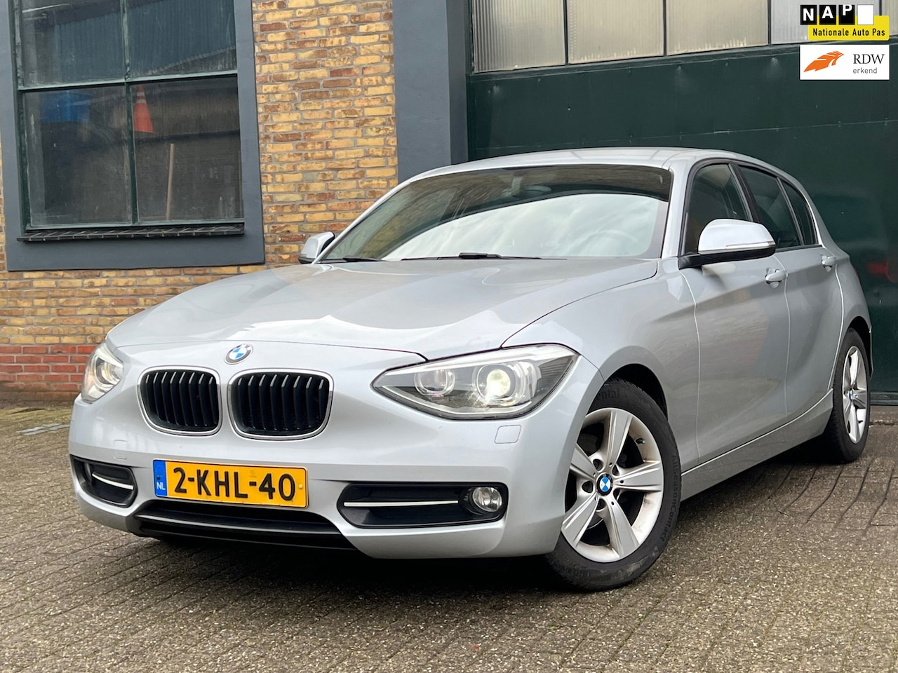 BMW 1-serie - 114i EDE Business Sport | Cruise + Airco + Scherm - AutoWereld.nl