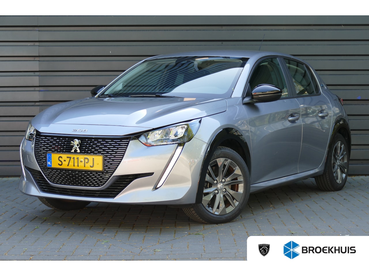 Peugeot e-208 - EV 136PK 50KWH ACTIVE PACK AUTOMAAT / NAVI / CLIMA / 16"LMV / SOH 94% / PDC / LED / BLUETO - AutoWereld.nl