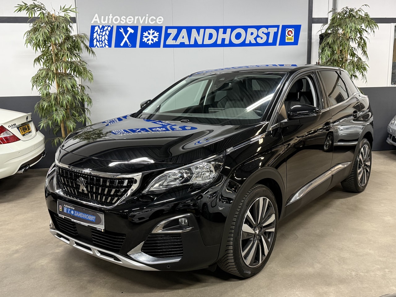 Peugeot 3008 - 1.6 PureTech Allure // Auto. // Half leer // carplay // 19 inch - AutoWereld.nl
