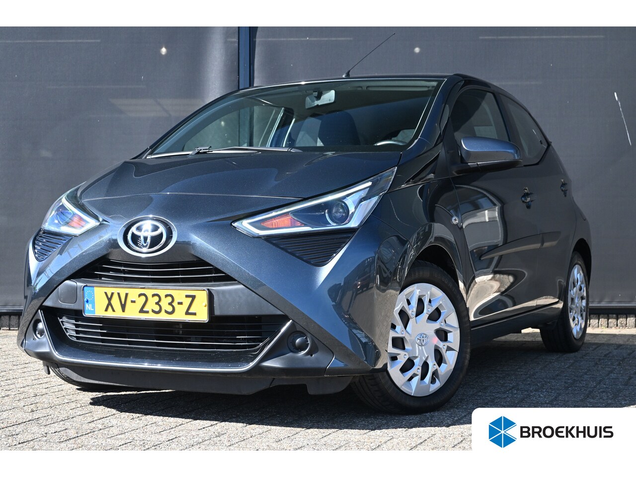 Toyota Aygo - 1.0 VVT-i x-play | Achteruitrijcamera | Cruise Control | Airco | Bluetooth | !! - AutoWereld.nl