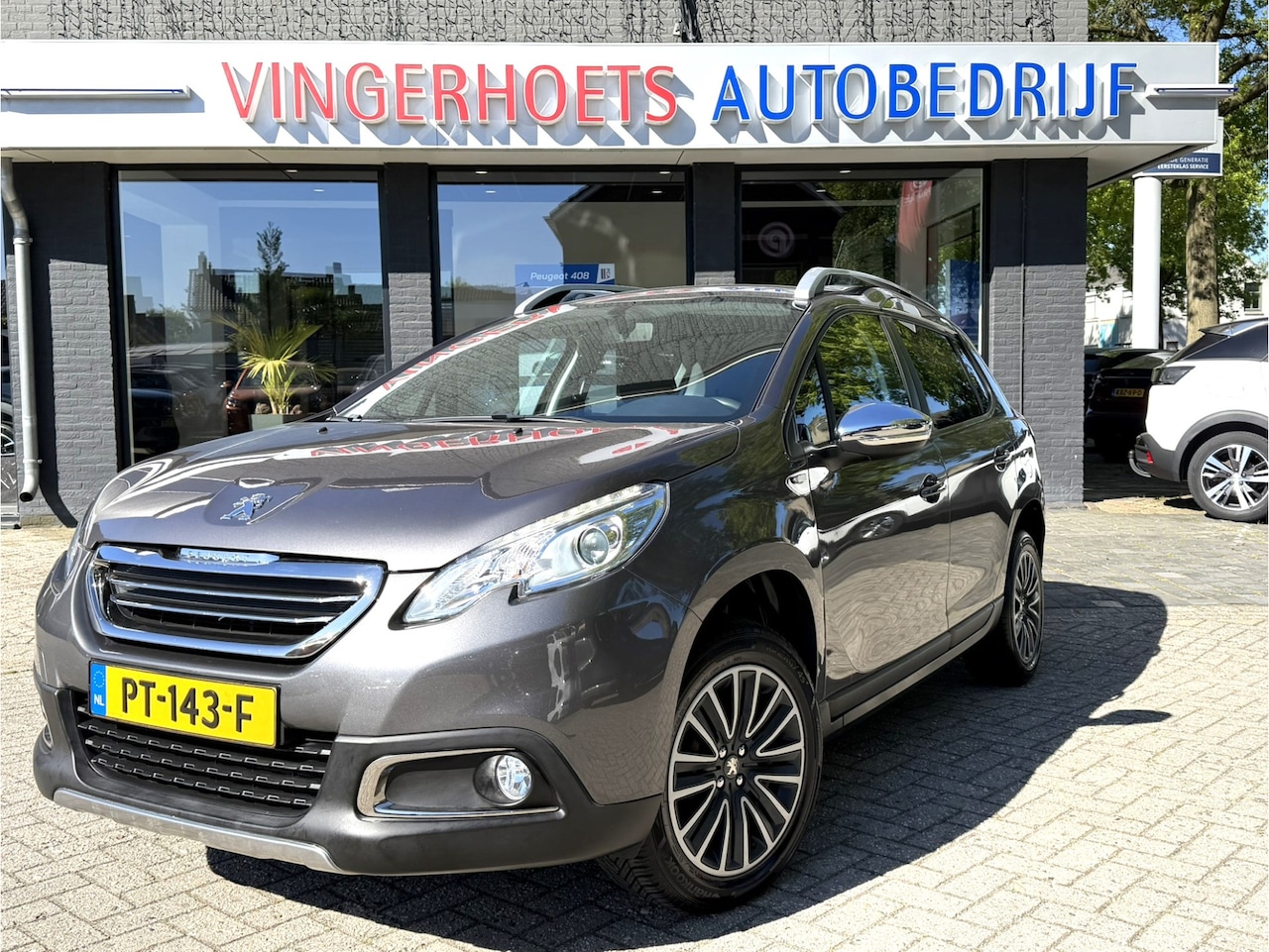 Peugeot 2008 - 1.2 Benzine Luxe Allure loopt 1 op 16. * Navigatie * Trekhaak * Climate & Cruise Control * - AutoWereld.nl