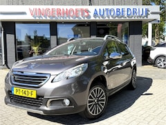 Peugeot 2008 - 1.2 Benzine Luxe Allure loopt 1 op 16. * Navigatie * Trekhaak * Climate & Cruise Control *