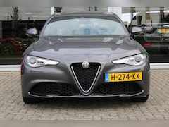 Alfa Romeo Giulia - 2.0T Super | Veloce interieur | Stuur\stoel verwarming | Xenon | Regen\lichtsensor 19" vel