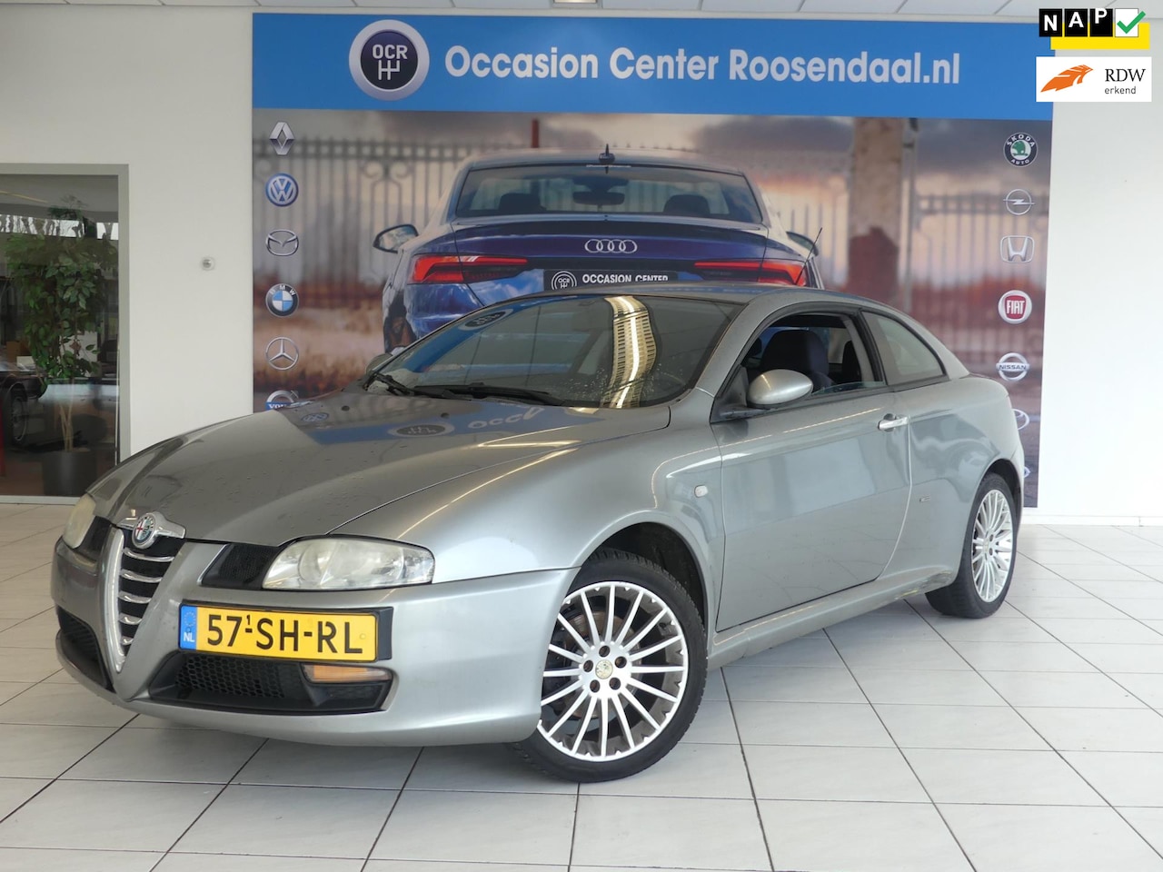 Alfa Romeo GT - 2.0 JTS Distinctive Climate Control Lmv Distr. reeds v.v. Prijspakker!! afgeleverd met nie - AutoWereld.nl