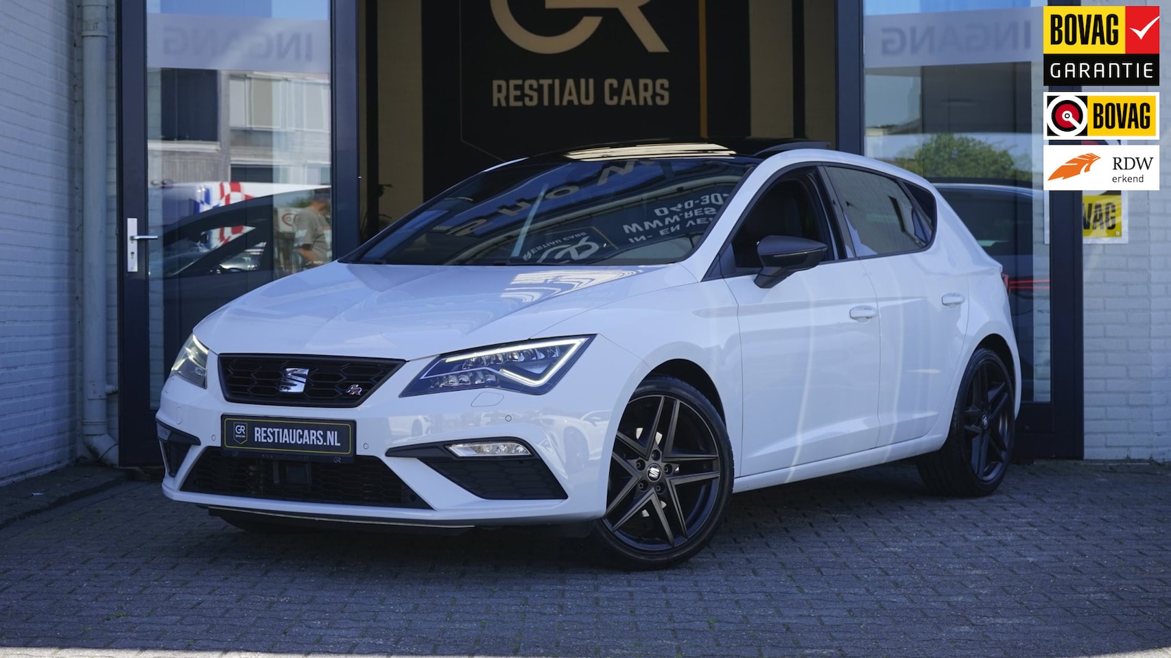 SEAT Leon - 1.5 TSI FR Ultimate Edition Black Sky AUTOMAAT-ACC-AMBIANCE-BEATS-CAMERA-KEYLESS-MODE-NAVI - AutoWereld.nl