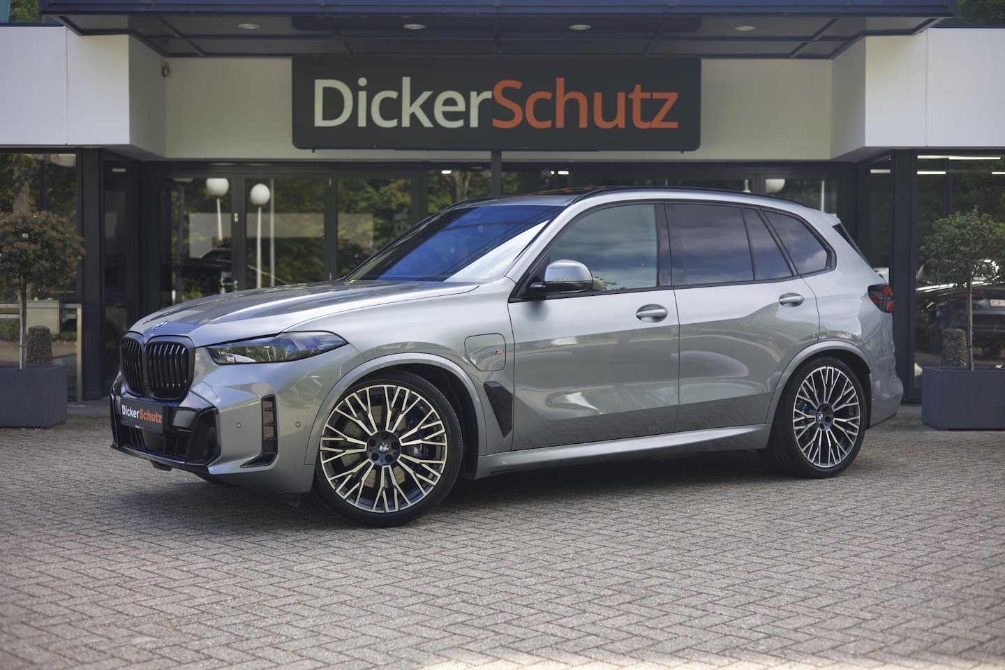 BMW X5 - xDrive50e M Sport Pro SkyLounge | Massage | Trekhaak | Vierwielb. - AutoWereld.nl
