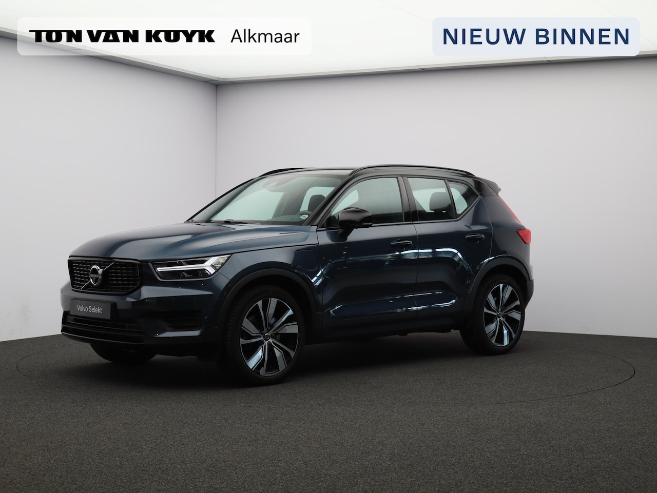 Volvo XC40 - T5 Recharge R-Design / Trekhaak / Pan. dak / 369 camera / Elektr. bed. stoelen / Harman Ka - AutoWereld.nl
