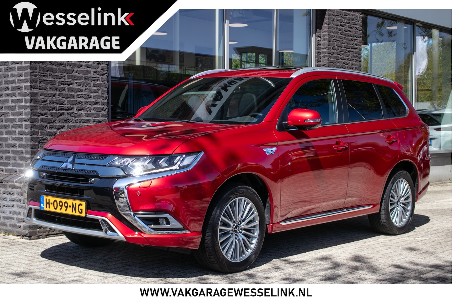 Mitsubishi Outlander - 2.4 PHEV Instyle | Trekhaak | ALL Season banden | Schuif / kantel dak | - AutoWereld.nl