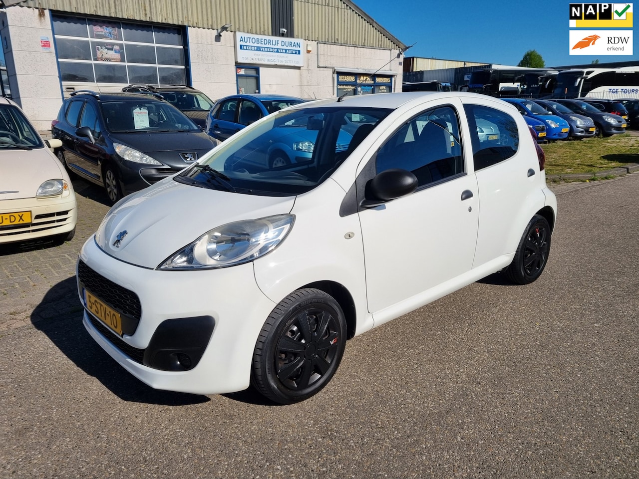 Peugeot 107 - 1.0 Urban Light Accent 5-Drs Airco! Bj:2013 NAP! - AutoWereld.nl