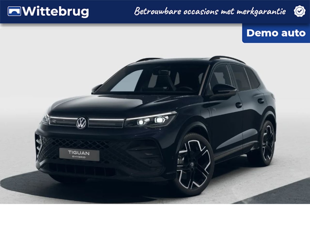 Volkswagen Tiguan - 1.5 eHybrid 204PK DSG R-Line Edition / Black Style / Trekhaak / Panoramadak / 20'' LMV / V - AutoWereld.nl