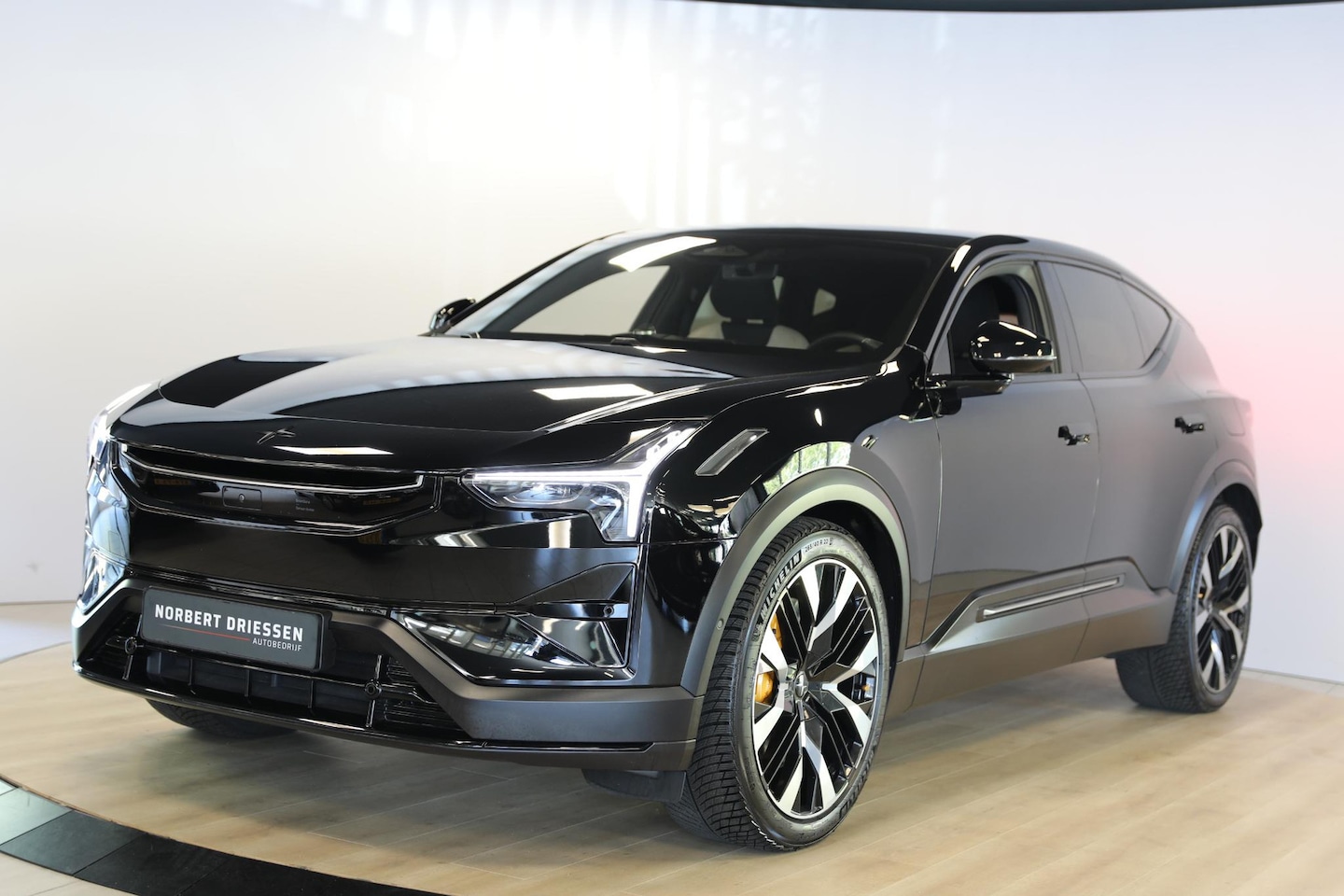 Polestar 3 - Long range Dual motor Pilot Plus 111 kWh | Stoelmassage | Elektrische trekhaak | Panoramad - AutoWereld.nl