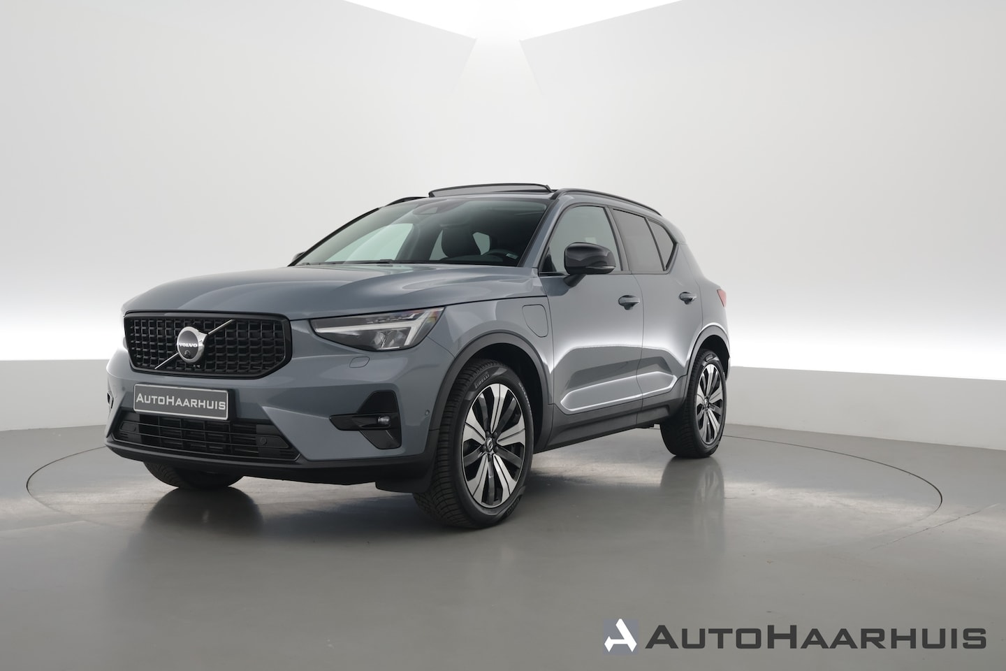 Volvo XC40 - 1.5 T5 Plug-in hybrid Ultimate Dark | SOH 95.9% | Pano | Leder | Adapt. Cruise | 360cam | - AutoWereld.nl