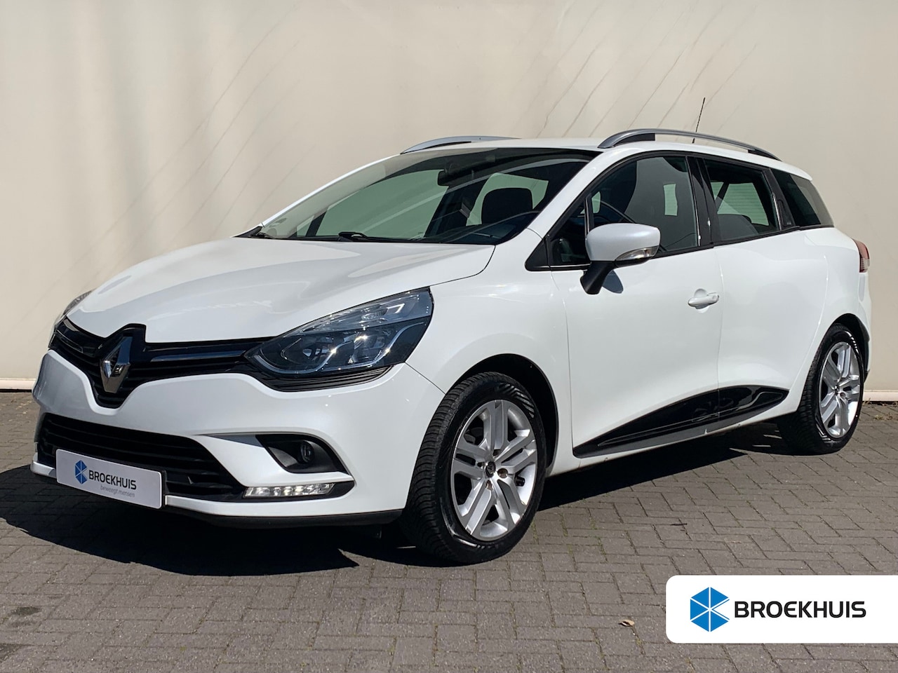 Renault Clio Estate - 0.9 TCe Zen Airco | Cruise Control | DAB | Keyless Start | Navi | Trekhaak | - AutoWereld.nl