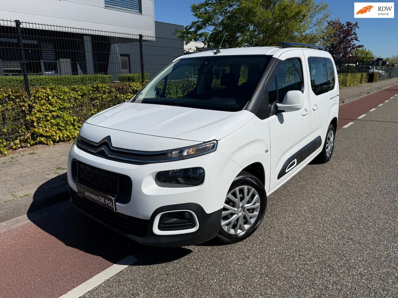 Citroën Berlingo - 1.2 PureTech Shine Distributieriem-Nieuw Cruise-Control Airco Trekhaak Bluetooth - AutoWereld.nl