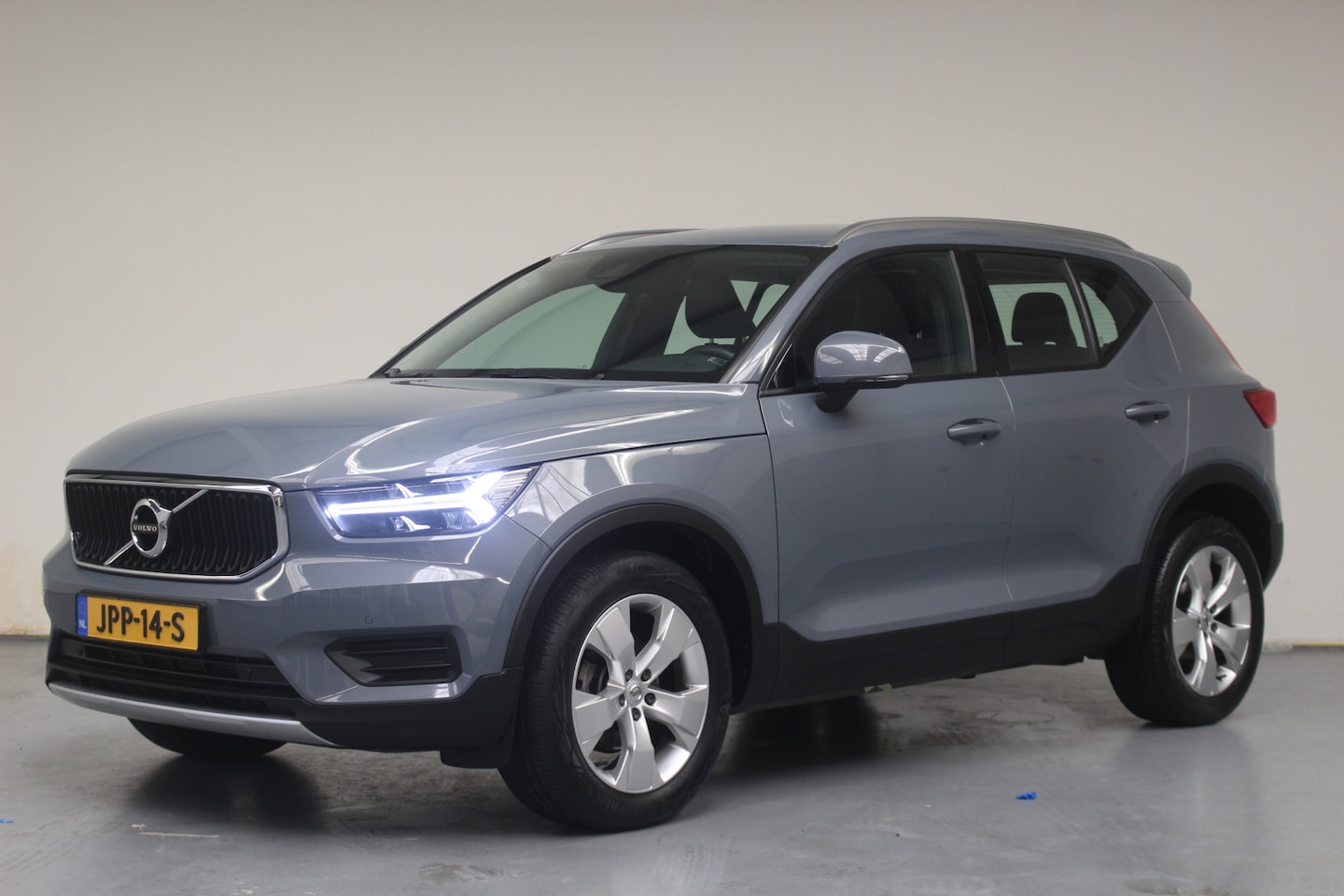 Volvo XC40 - T3 Momentum Pro | Rijklaarprijs | Stoelverw. | Camera | - AutoWereld.nl