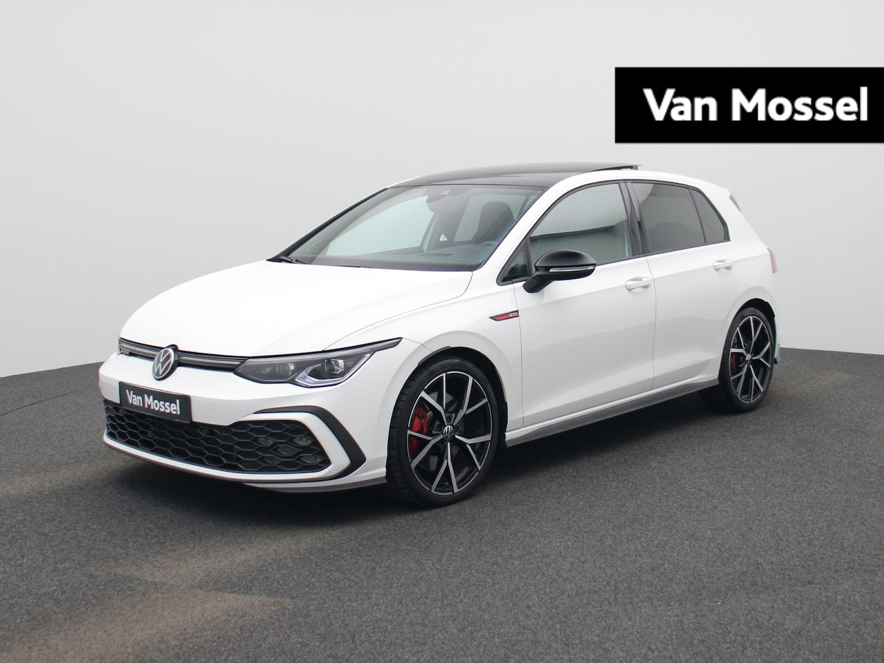 Volkswagen Golf - 2.0 TSI GTI 245 PK | Panorama Schuif/Kantel Dak | LED Matrix | Stoelverwarming | Stuurwiel - AutoWereld.nl