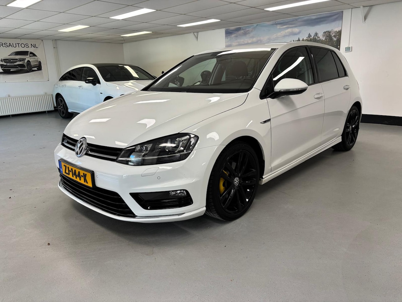 Volkswagen Golf - 1.4 TSI Lounge R LINE Navi Xenon Parctronic Stoelverwarming - AutoWereld.nl