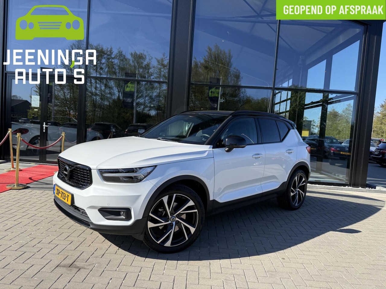 Volvo XC40 - 2.0 T4 R-Design|ACC|Camera|ElekTrekhaak|Stoelverwarming - AutoWereld.nl