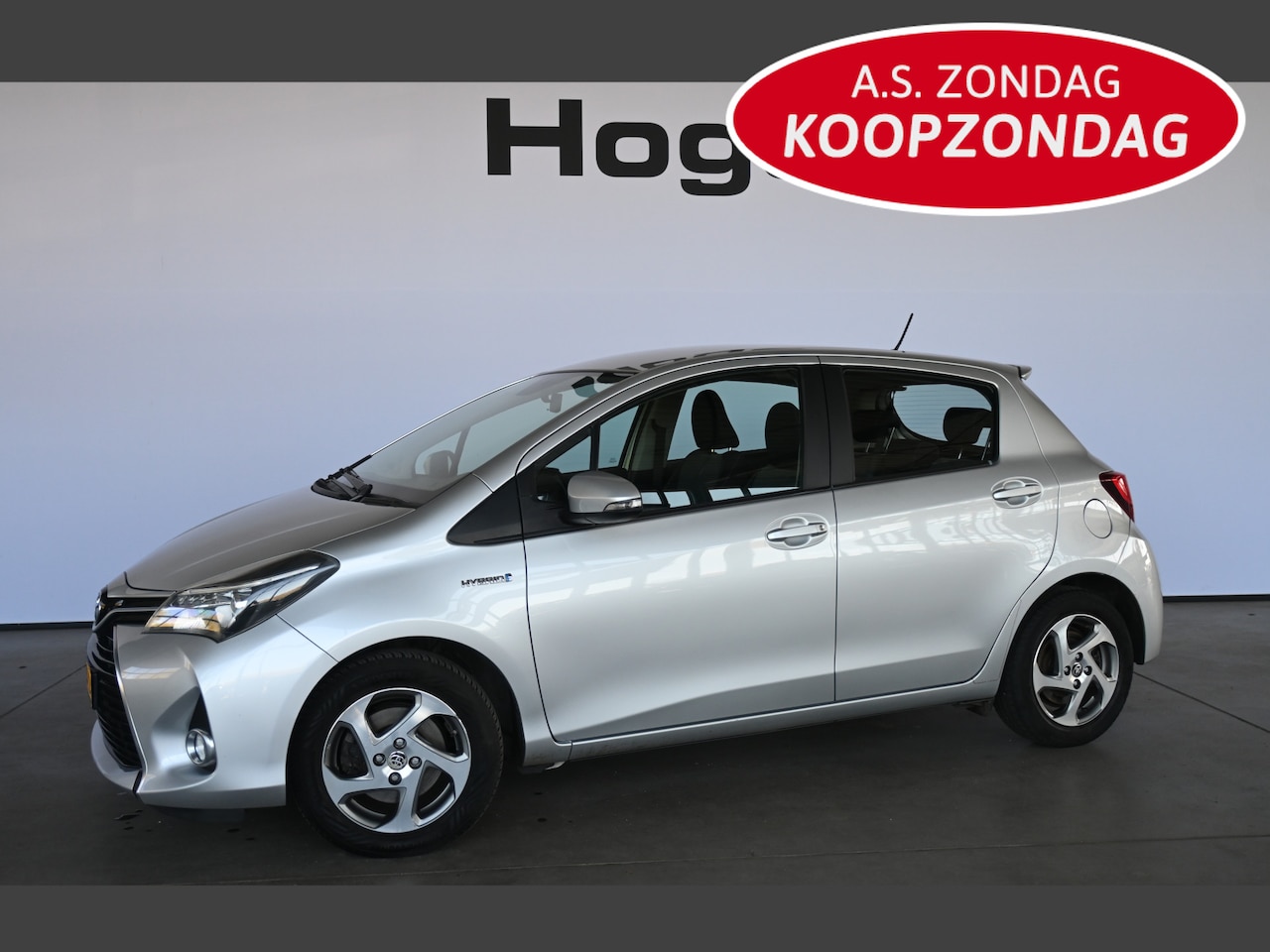 Toyota Yaris - 1.5 Hybrid Clima Cruise control Navigatie Camera Lichtmetaal 1e Eigenaar! Inruil Mogelijk! - AutoWereld.nl