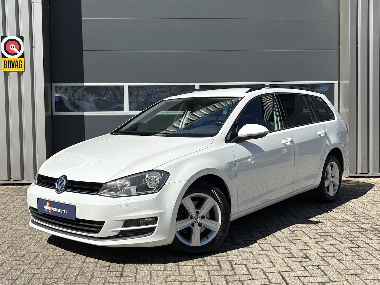 Volkswagen Golf Variant - 1.4 TSI Highline | Navi | PDC | All Season | Bluetooth | Interesse? Bel of App naar: 06 30 - AutoWereld.nl