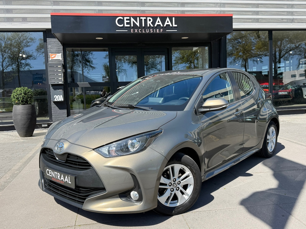 Toyota Yaris - 1.5 VVT-i Active 125PK|Cruiscontrol|Camera|Stoel/Stuurverwarming|Airco - AutoWereld.nl