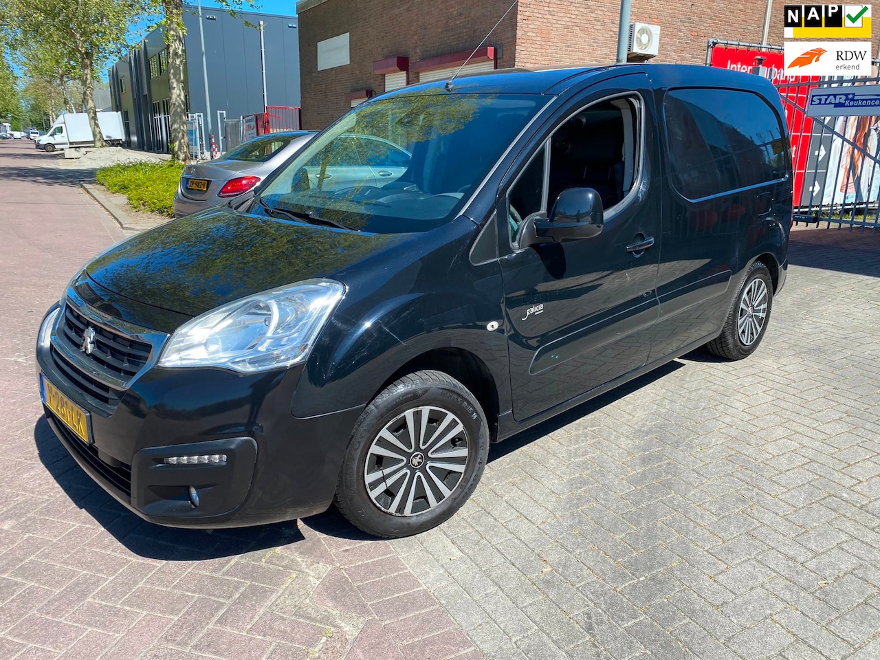 Peugeot Partner - 120 1.6 BlueHDi 100 L1 Pro / 2018 / Euro6 / Airco / Navigatie / PDC / APK 1-2-2027 / Airba - AutoWereld.nl