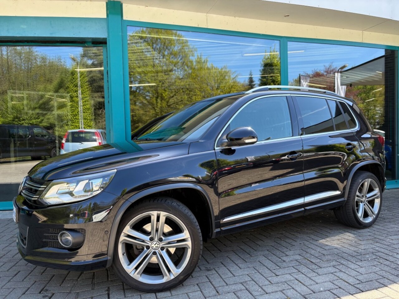 Volkswagen Tiguan - 2.0 TSI SPORT en STYLE 4MOTION R-LINE DSG VOLL - AutoWereld.nl