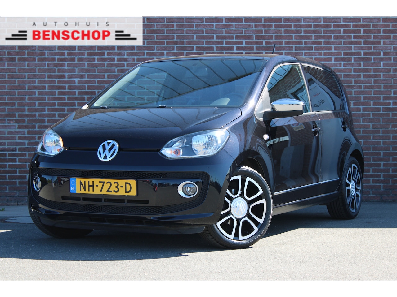 Volkswagen Up! - 1.0 75PK high up! BlueMotion |CRUISE|16-INCH|NAVI|SENSOREN| - AutoWereld.nl