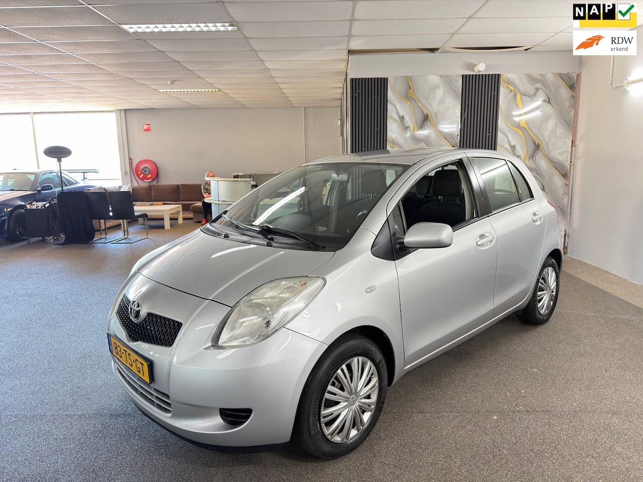 Toyota Yaris - 1.3 VVTi Sol MMT Automaat,Airco,E-Ramen,Parksensor,N.A.P,Trekhaak,2 sleutels+boekjes,Topst - AutoWereld.nl