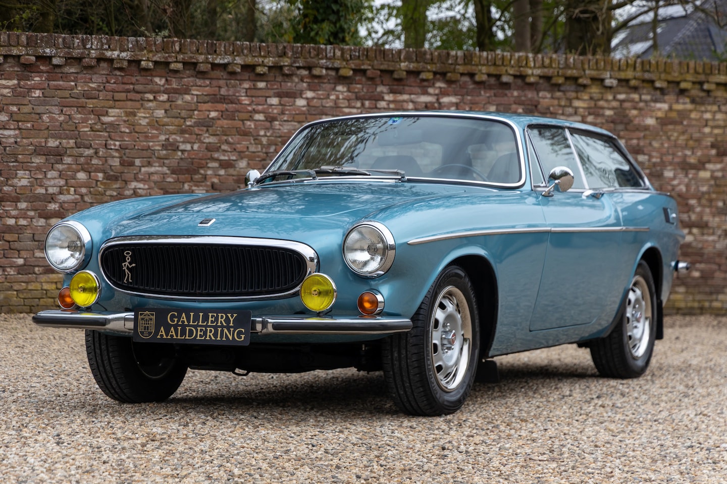 Volvo P1800 - ES Overdrive "the Swedish shooting brake" In the shade of "Alpine Blue" with a black leath - AutoWereld.nl