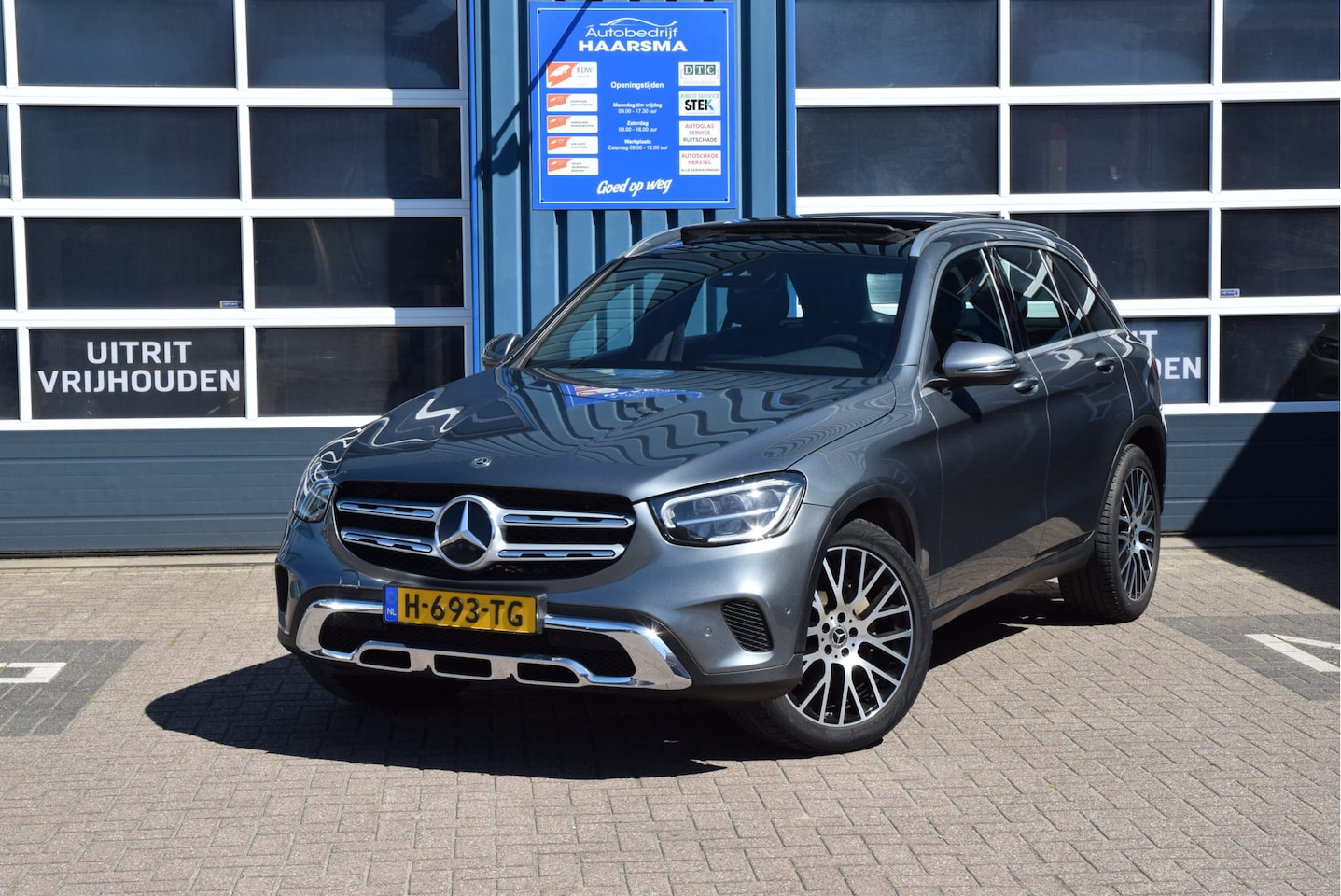 Mercedes-Benz GLC-klasse - 200 Premium Panoramadak Automaat Zwart Leer - AutoWereld.nl