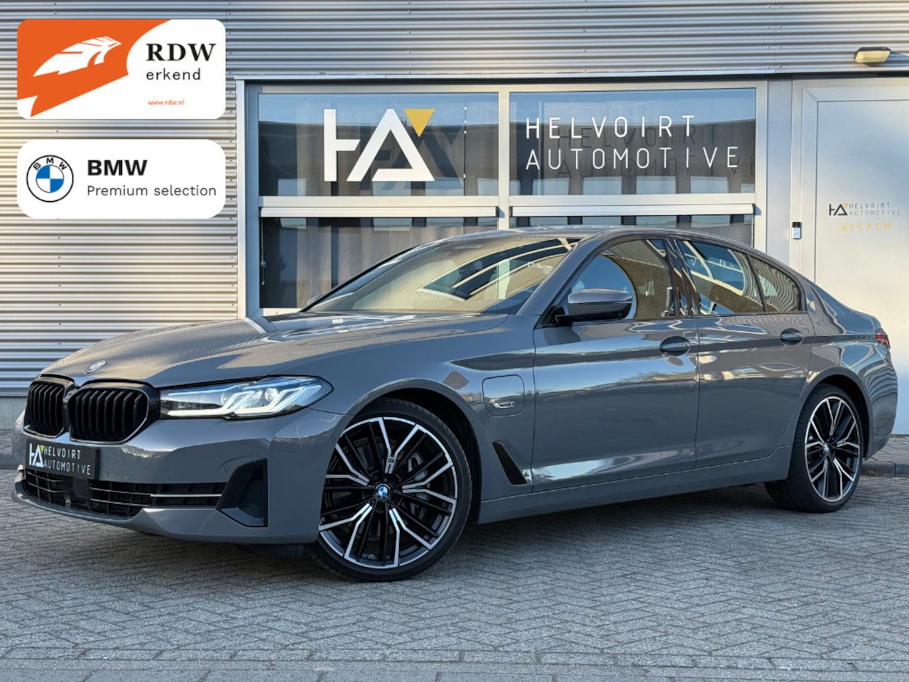 BMW 5-serie - 545e xDrive M | LASER | TREKHAAK | H&K - AutoWereld.nl