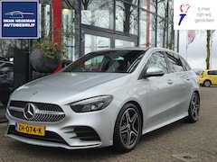 Mercedes-Benz B-klasse - 180 Business Solution AMG AUTOMAAT | Navigatie | Parkeersensoren + Camera | Cruise Control