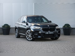 BMW X1 - xDrive25e 220PK M-Sport Pano|Trekh|HUD|Stuurvw