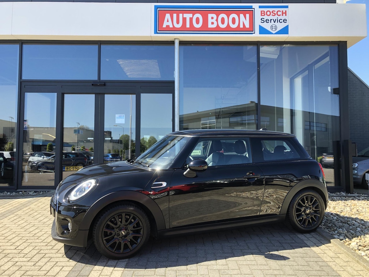 MINI Cooper - Mini 1.5 136PK CHILI BUSINESS NAVI/LEER/LED/PDC/ CLIMA/S&S/MEDIA/BTA/SPORTZETELS/LMV/ .NL - AutoWereld.nl