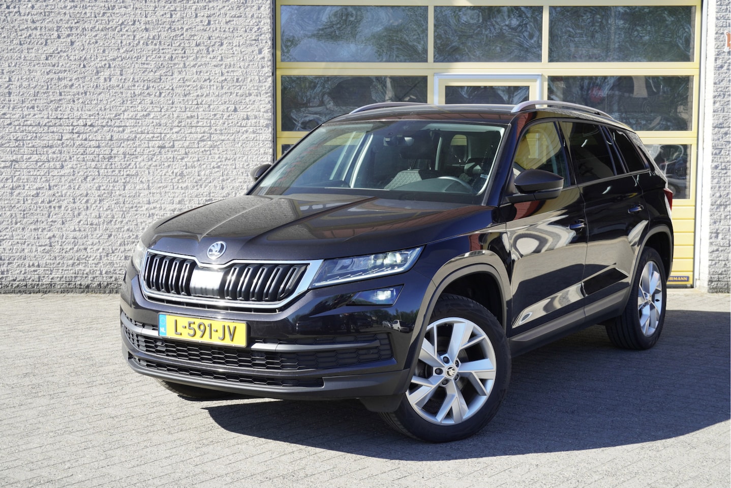 Skoda Kodiaq - 1.5 TSI 150PK! Business Edition BJ2021 Lmv 19" | Led V+A | Pdc | Achteruitrijcamera | App- - AutoWereld.nl