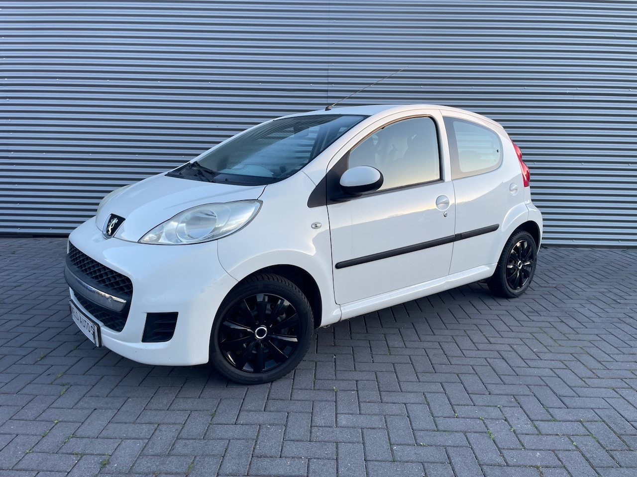 Peugeot 107 - 1.0-12V XS 2011 met airco / elek pakket / toerenteller - AutoWereld.nl