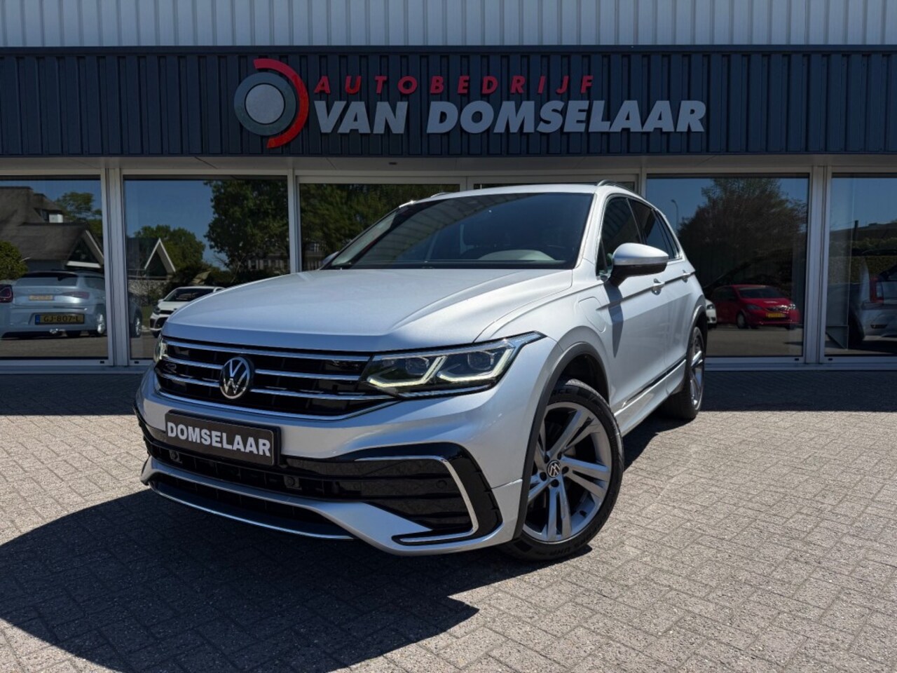 Volkswagen Tiguan - 1.4 TSI eHybrid R-Line Business+ - Automaat Navi ACC Apple Carplay Android Auto - AutoWereld.nl