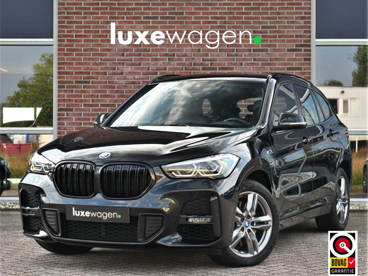 BMW X1 - xDrive25e 220pk M-Sport Leder Stuurverw LED El-klep DAB BTW-auto! - AutoWereld.nl
