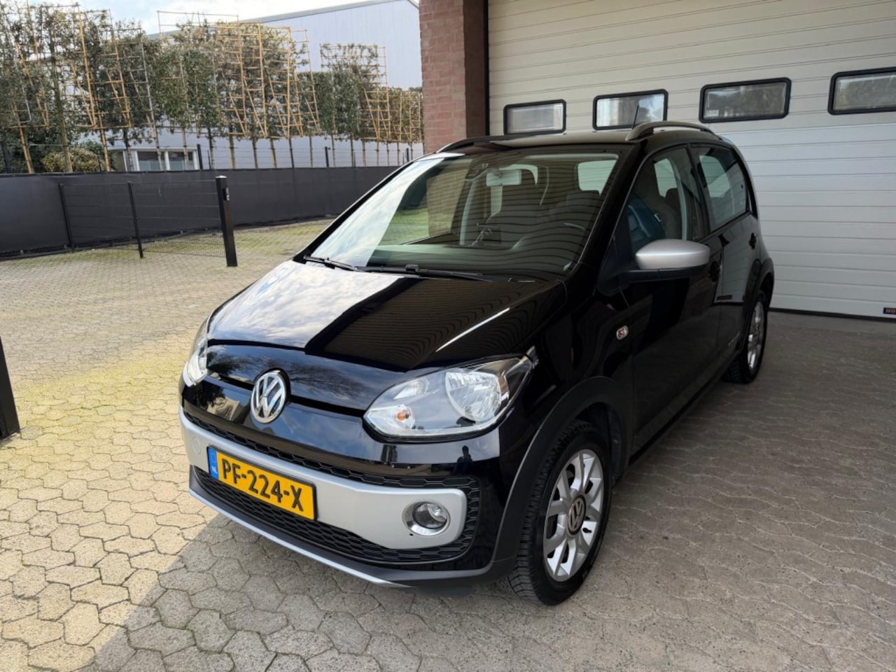 Volkswagen Up! - 1.0 cross Up! navi stoelverw. PDC cruise - AutoWereld.nl