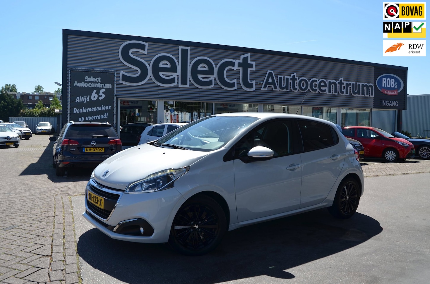 Peugeot 208 - 1.2 PureTech Blue Lion| lmwielen|parelmoer lak|NL auto - AutoWereld.nl