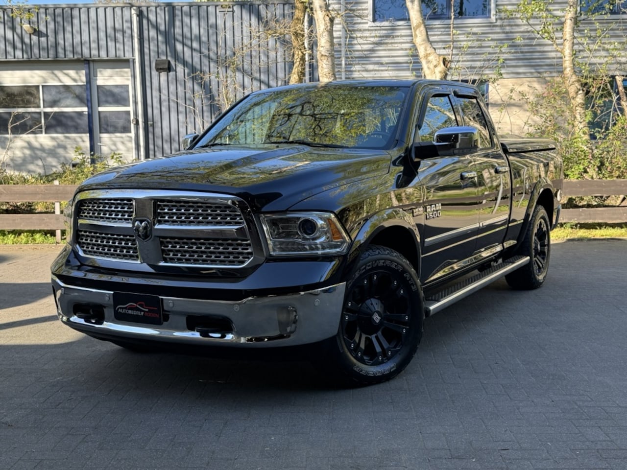 Dodge Ram 1500 - 4X4 LARAMIE SPORT Quad Cab 5.7 V8 LPG - AutoWereld.nl