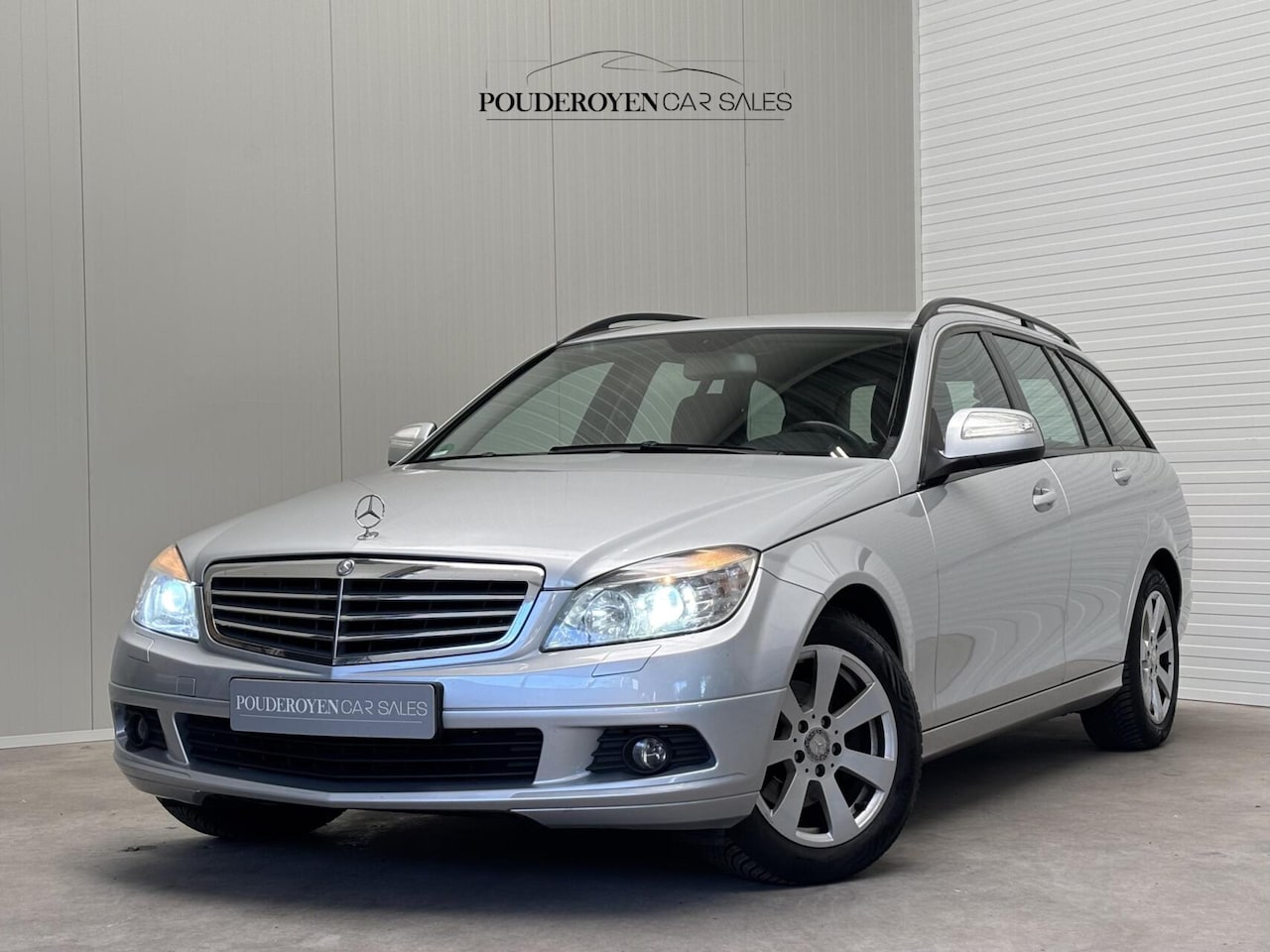 Mercedes-Benz C-klasse Estate - 180 Automaat / Dealeronderhouden / Rijklaar / Nette Auto! / 4 Seizoensbanden - AutoWereld.nl