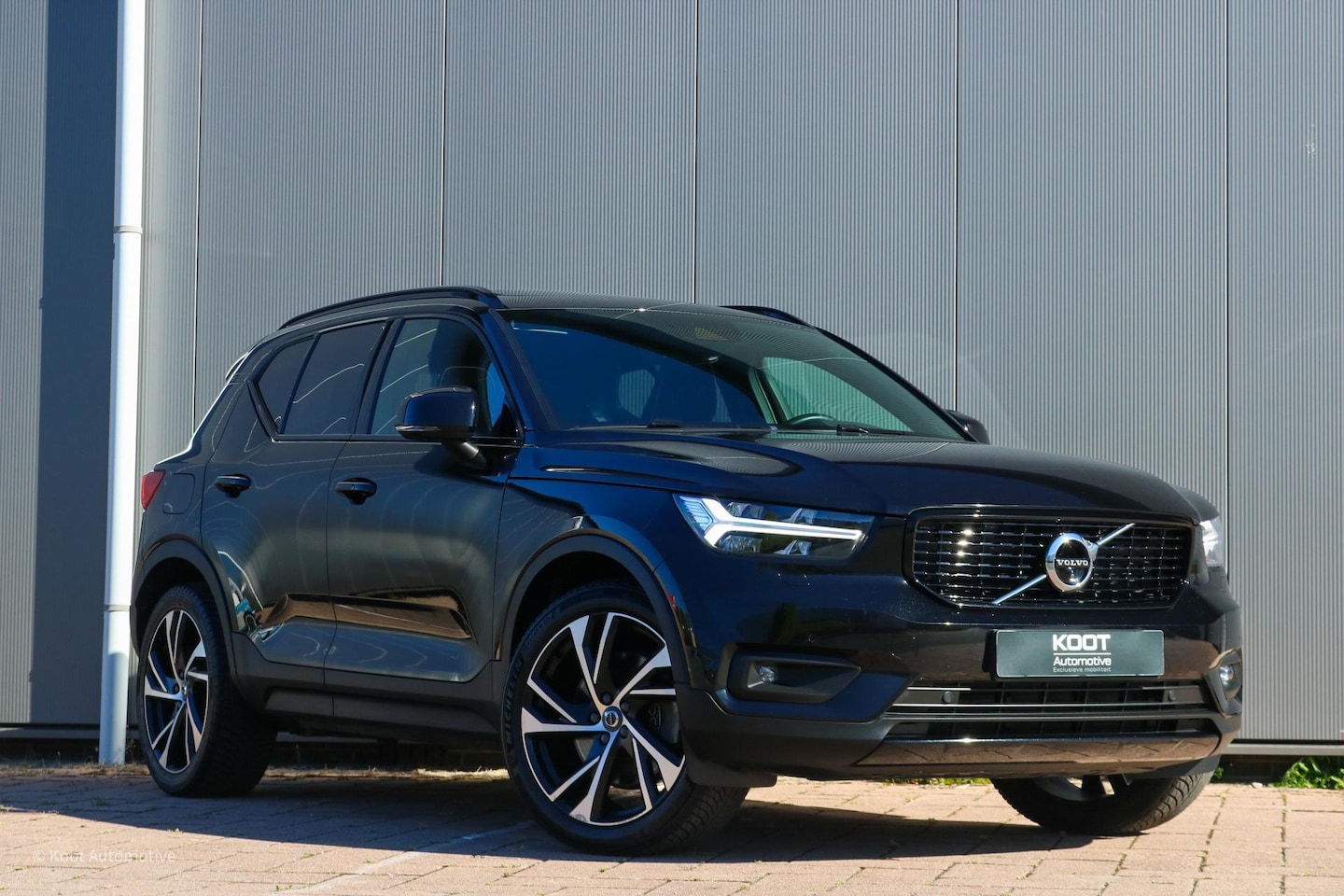Volvo XC40 - 1.5 T5 Recharge R-Design | Plug-in Hybrid | Pano | Harmen/Kardon | Standkachel | 360 camer - AutoWereld.nl