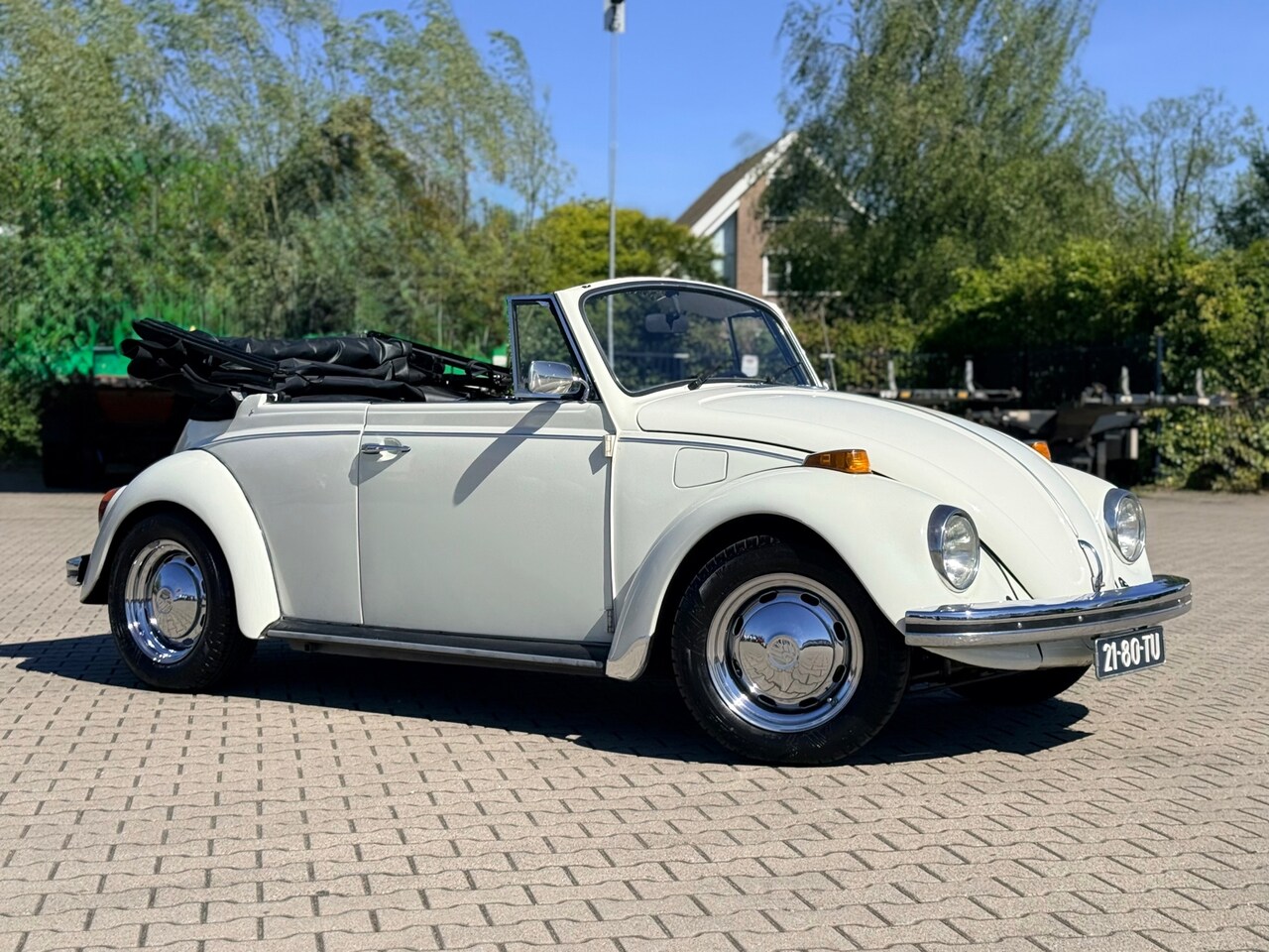 Volkswagen Kever Cabriolet - 1300 met 1.6 motor - AutoWereld.nl
