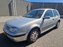 Volkswagen Golf - 1.6