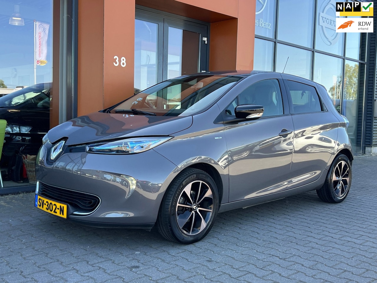 Renault Zoe - R90 Bose 41kWh|PDC+CAM|Standkachel|Cruise|Bluetooth - AutoWereld.nl